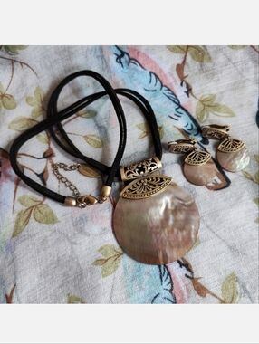 Iridescent Natural Shell Abalone Coldwater Creek Necklace & Clip Earrings Set